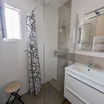 Maison Spacieuse Avec Jardin Proche & Centre 펜션 *