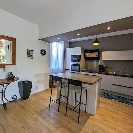 Maison Spacieuse Avec Jardin Proche & Centre بيت للعطل *