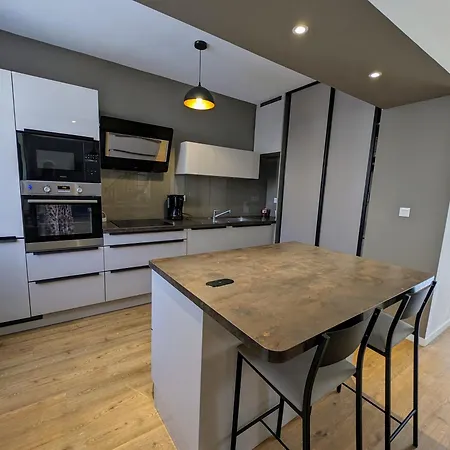 Maison Spacieuse Avec Jardin Proche & Centre *